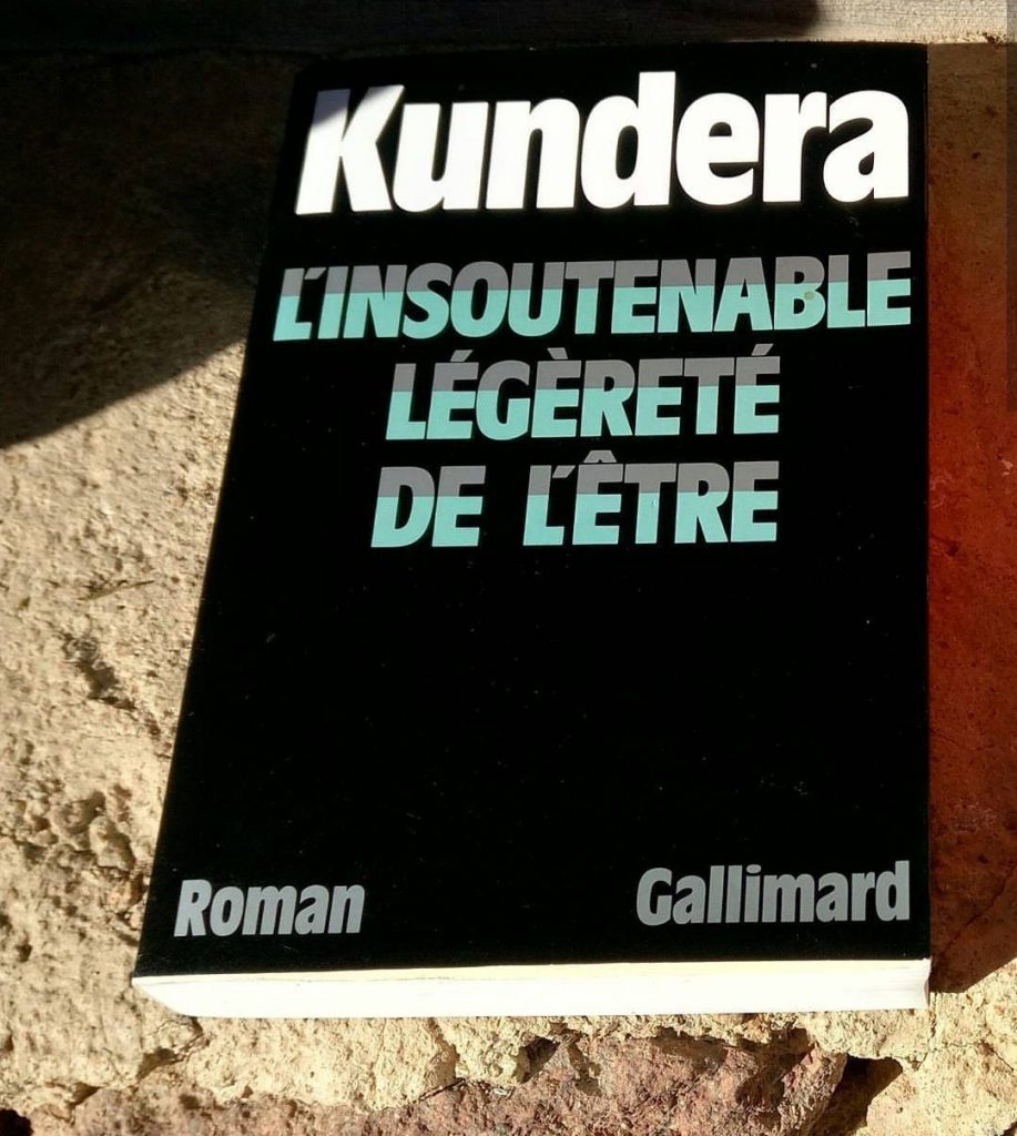 Critique Du Livre L'insoutenable Légèreté De L'être L’insoutenable légèreté de l’être de Milan Kundera – La mare aux livres